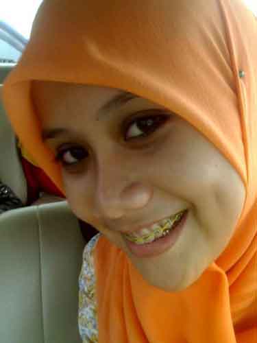 http://jilbablovers.files.wordpress.com/2010/12/hijab-arabic-girl-cute-melayu-boleh-lesung-pipi-jilbab-kerudung-tudung.jpg